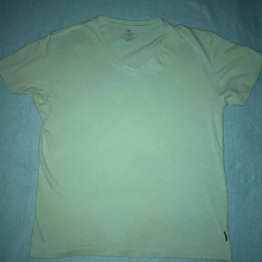 𝅺COTTON ON v-neck short sleeve tee shirt sky blue color size L